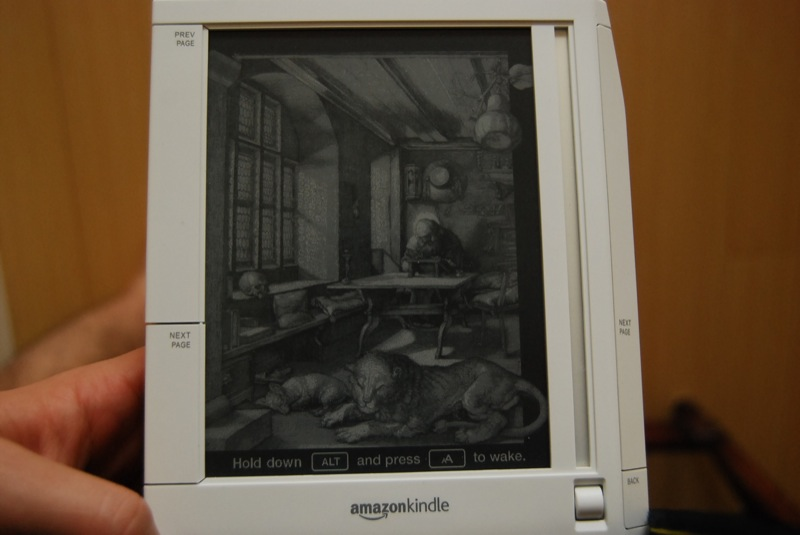 Illustration for article titled Amazon Kindle Real-Life Review (Verdict: Lightweight, Long Lasting and Easy to Grip... In Bed)